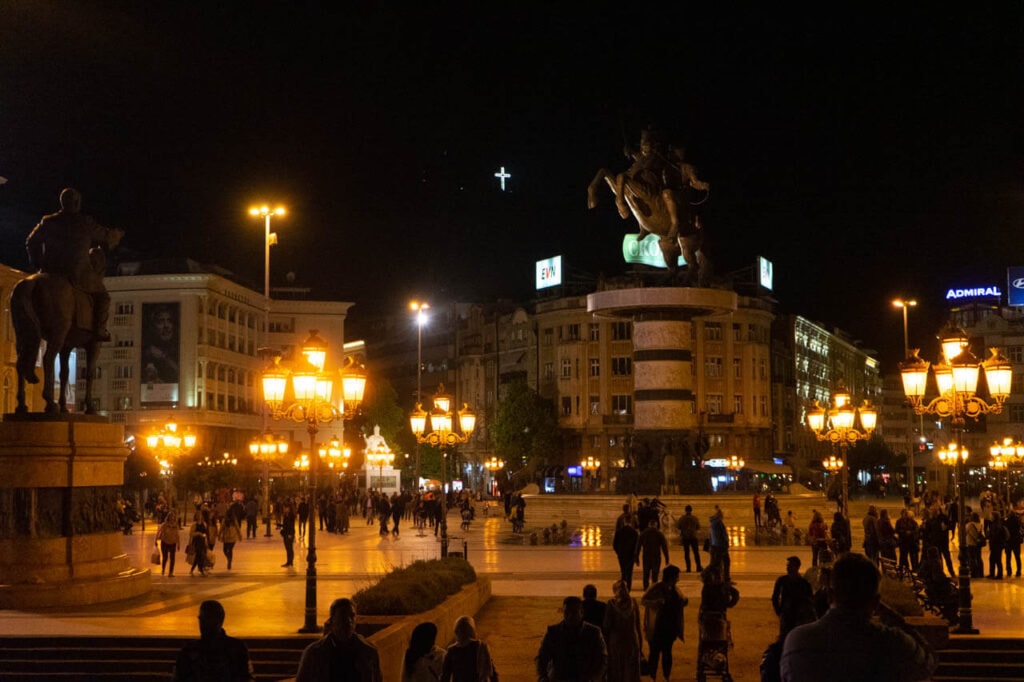 Makedonya Meydanı ve Büyük İskender Heykeli